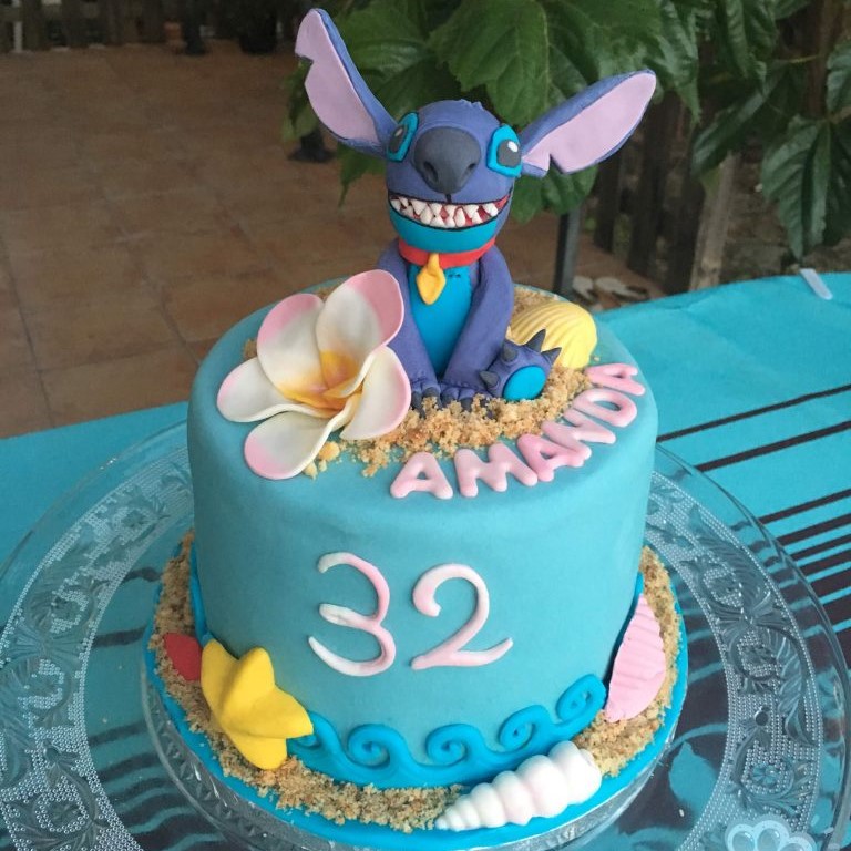 Gâteau anniversaire Stitch - 3 étages